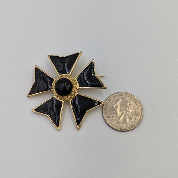Vintage Black Enamel Gold Tone Maltese Cross with Five Arms Brooch Unsigned - Picture 4 of 7